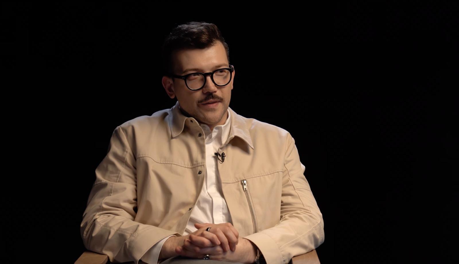 Продюсируя будущее: Денис Кожаев о современном искусстве, новых ритуалах и продюсировании в эпоху ИИ