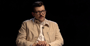 Продюсируя будущее: Денис Кожаев о современном искусстве, новых ритуалах и продюсировании в эпоху ИИ